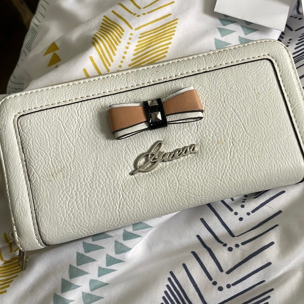 Large guess wallet
